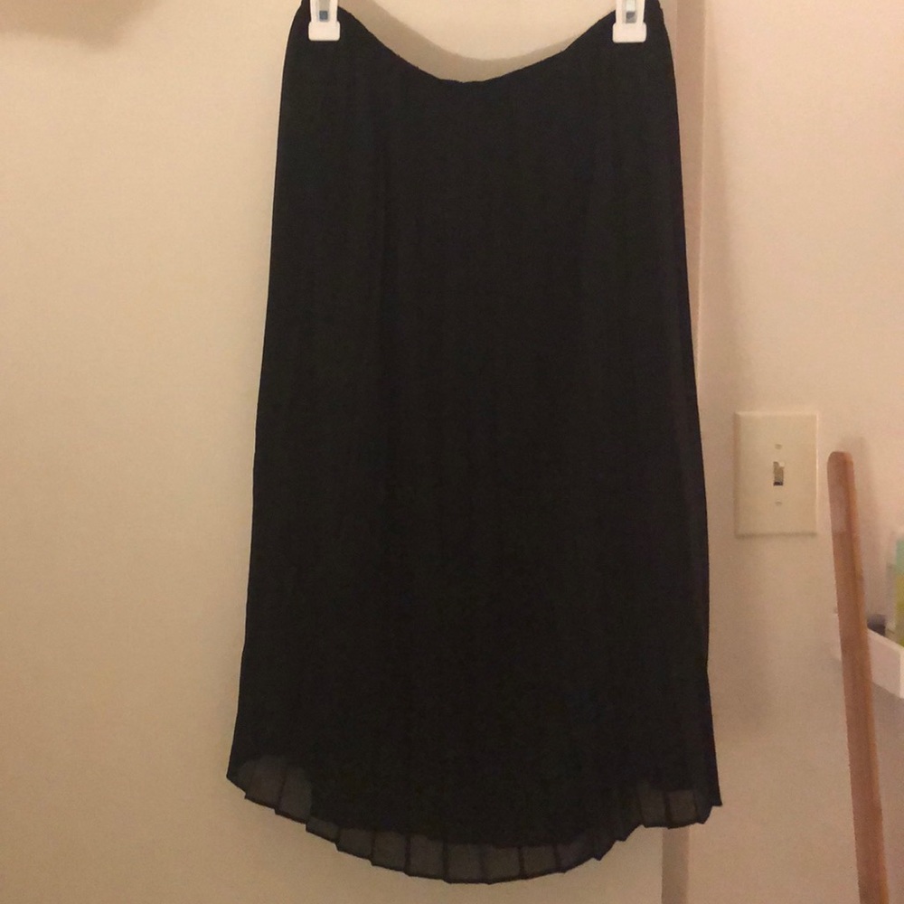 Black pleated skirt